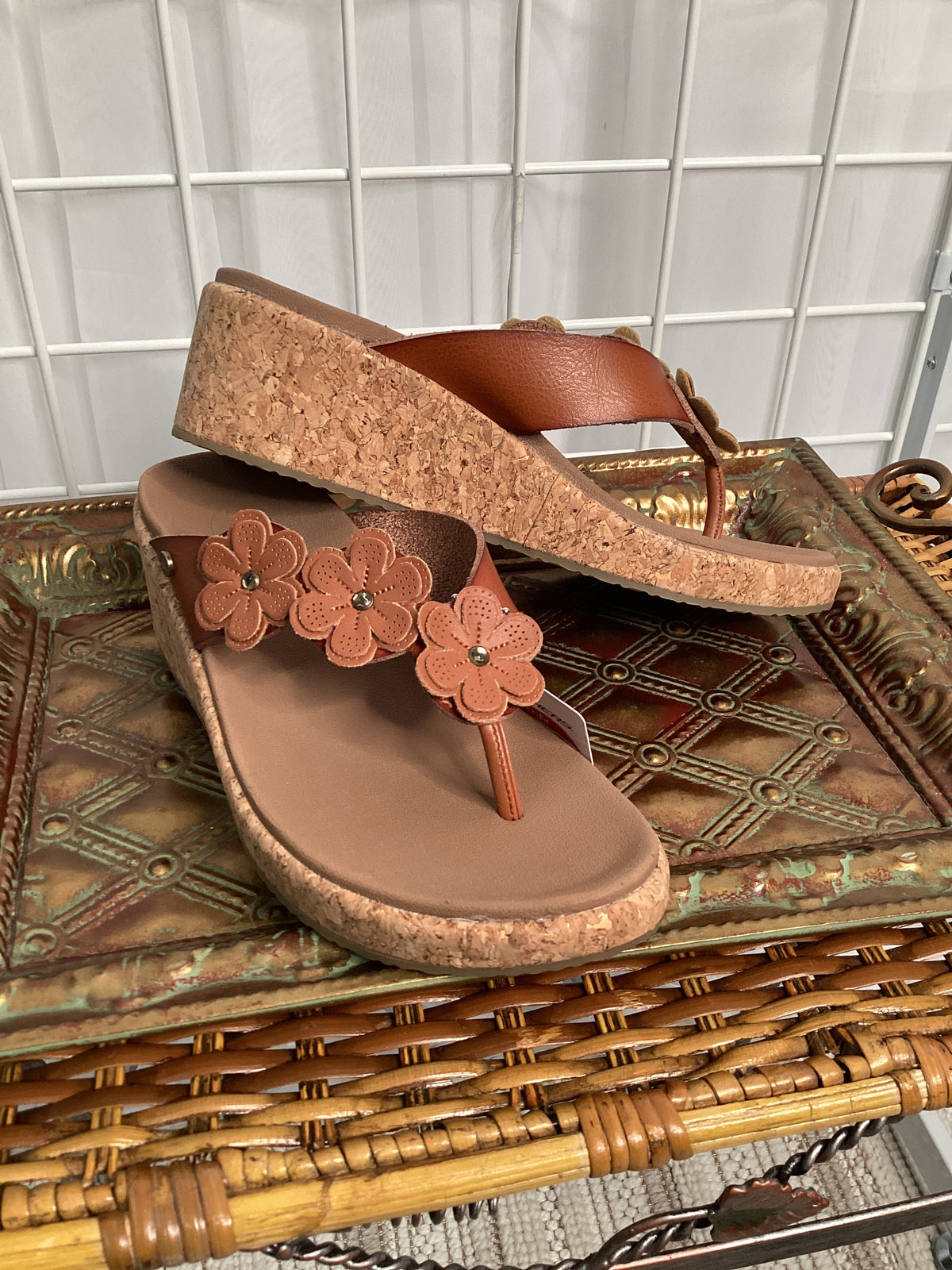 Itty Bitty Brown Blooms